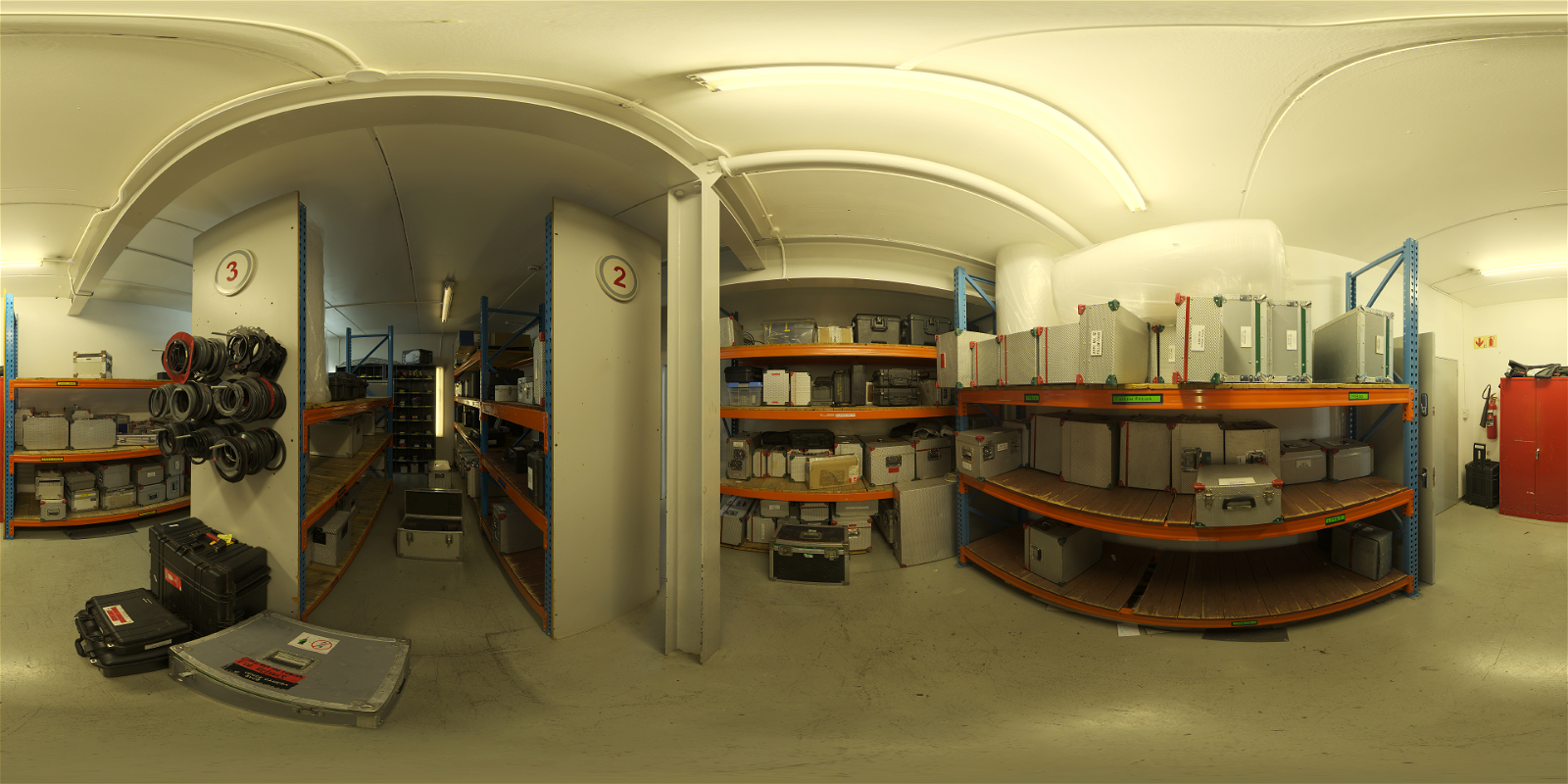 HDRI – Gear Store – artificial light - thumbnail 1